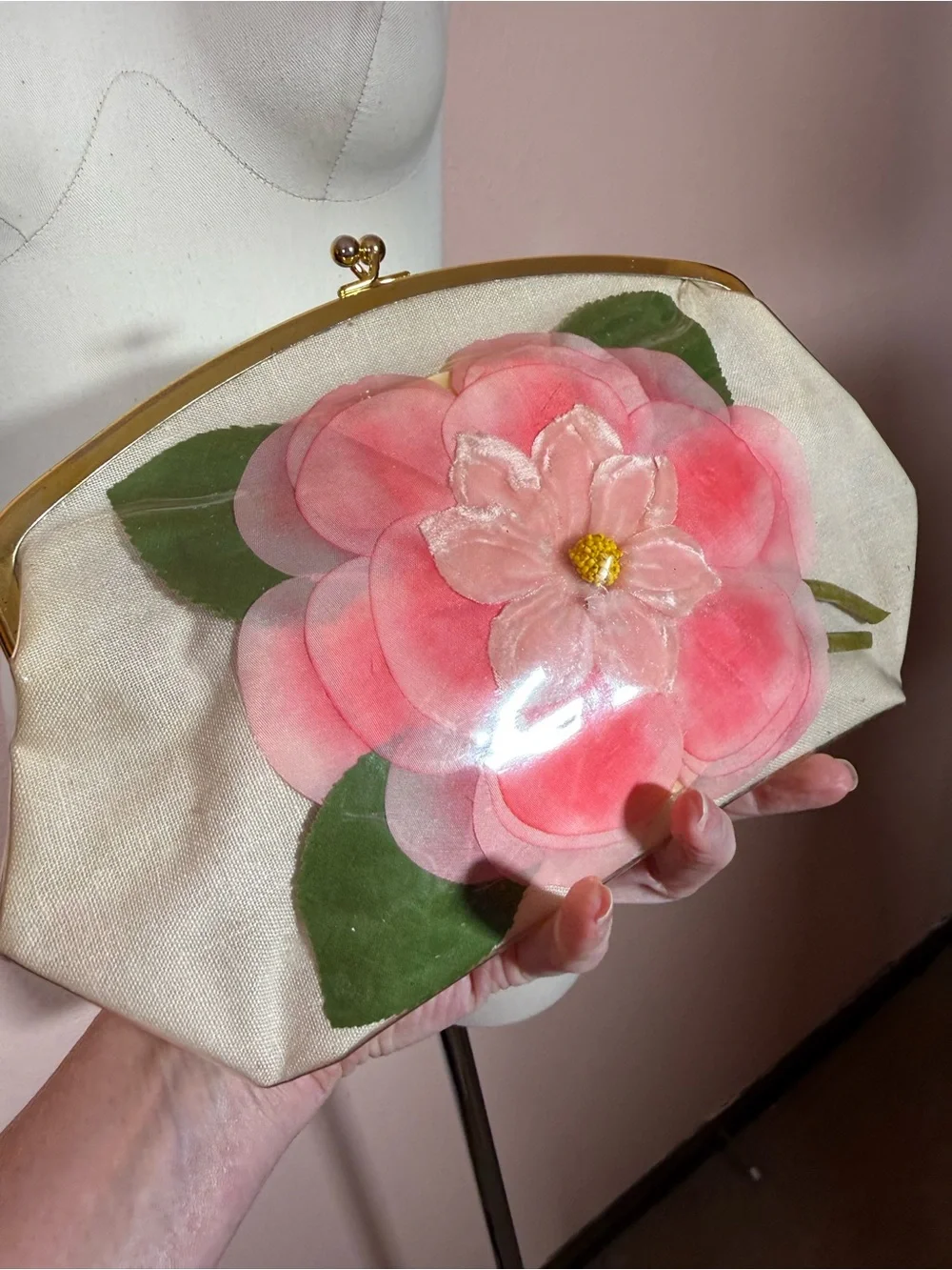 Vintage Cottagecore pink floral gold metal frame kisslock Clutch